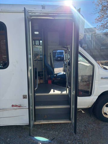 2017 Ford E-Series E-350 SD