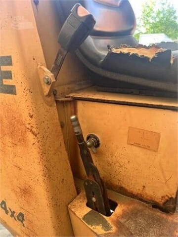 1999 Case IH  586E