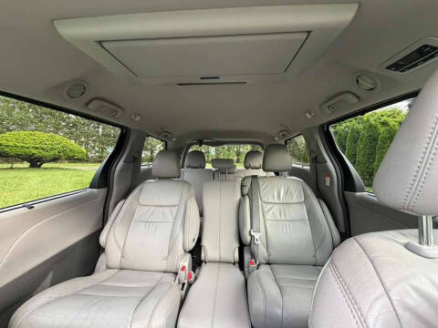 2017 Toyota Sienna XLE Premium 8-Passenger