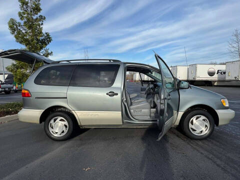 1998 Toyota Sienna XLE