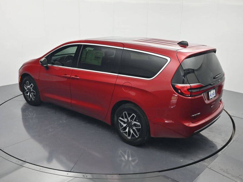 2027 Chrysler Pacifica Limited