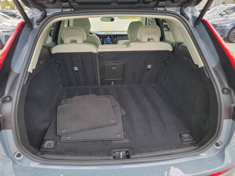 2024 Volvo XC60 B5 Core Dark Theme