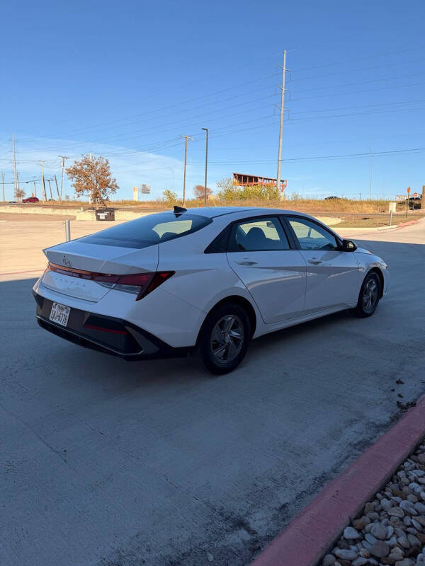 2025 Hyundai Elantra SE