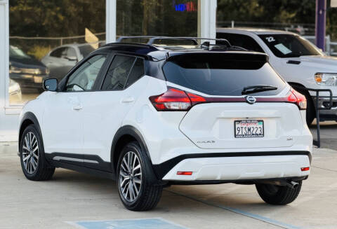 2021 Nissan Kicks SR