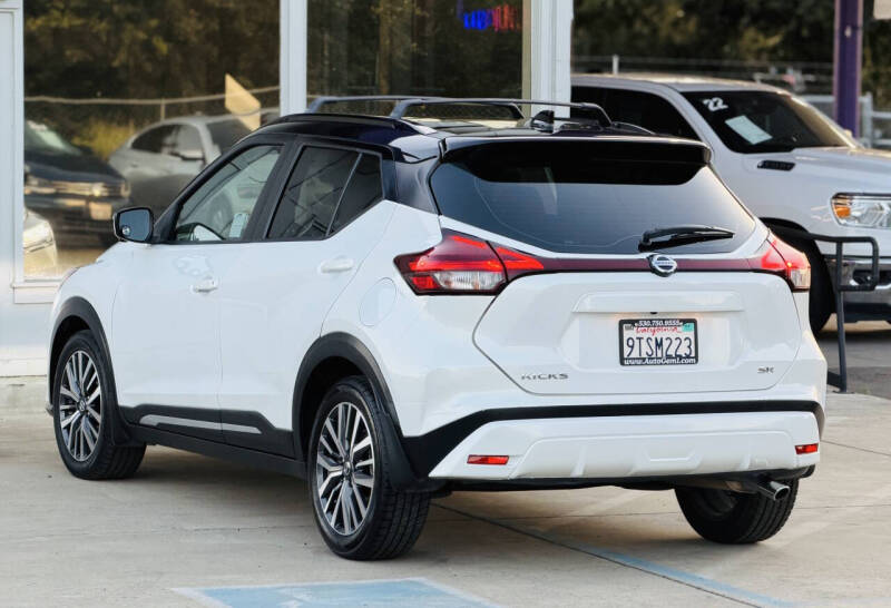 2021 Nissan Kicks SR