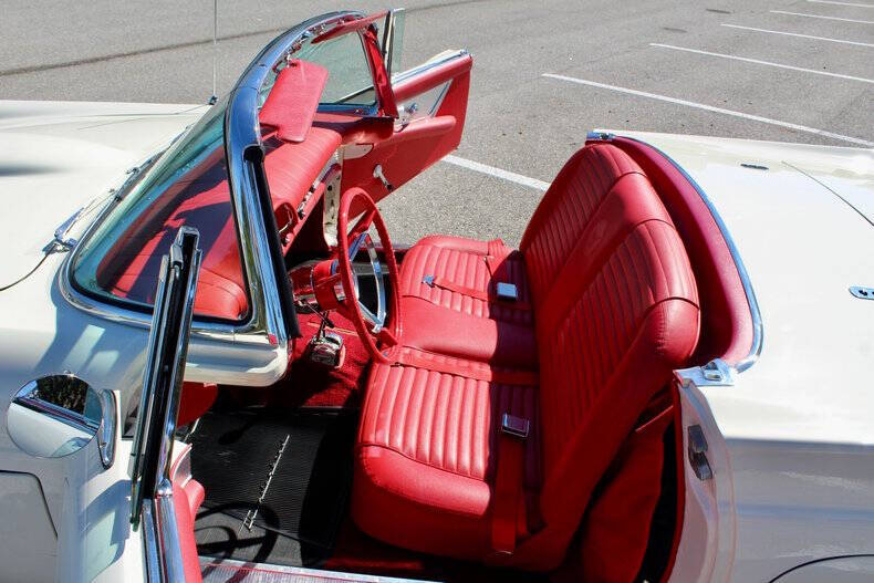 1957 Ford Thunderbird