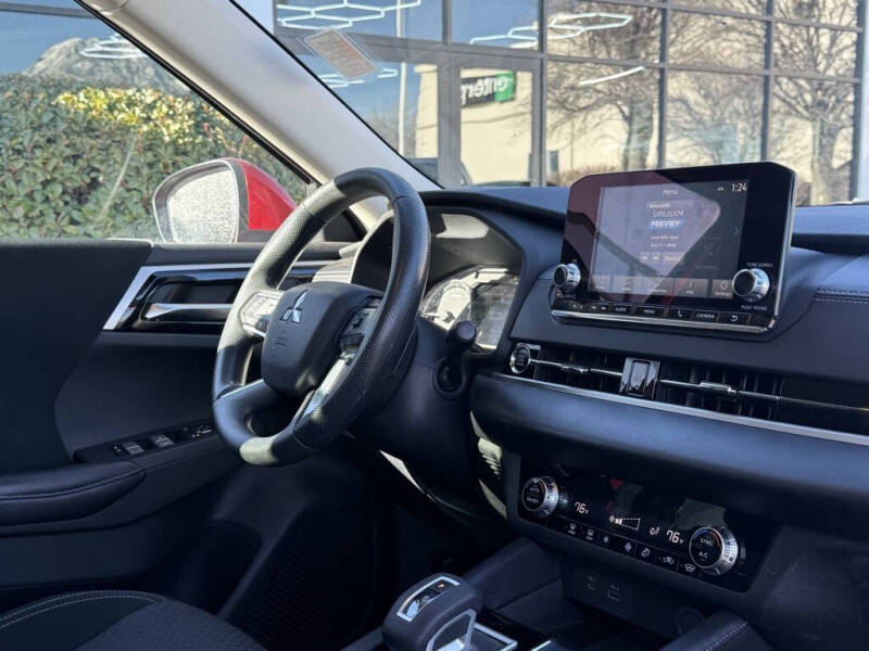 2022 Mitsubishi Outlander ES