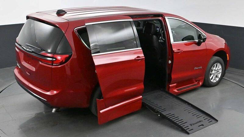 2025 Chrysler Pacifica Select - Photo 17