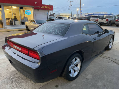 2013 Dodge Challenger SXT Plus