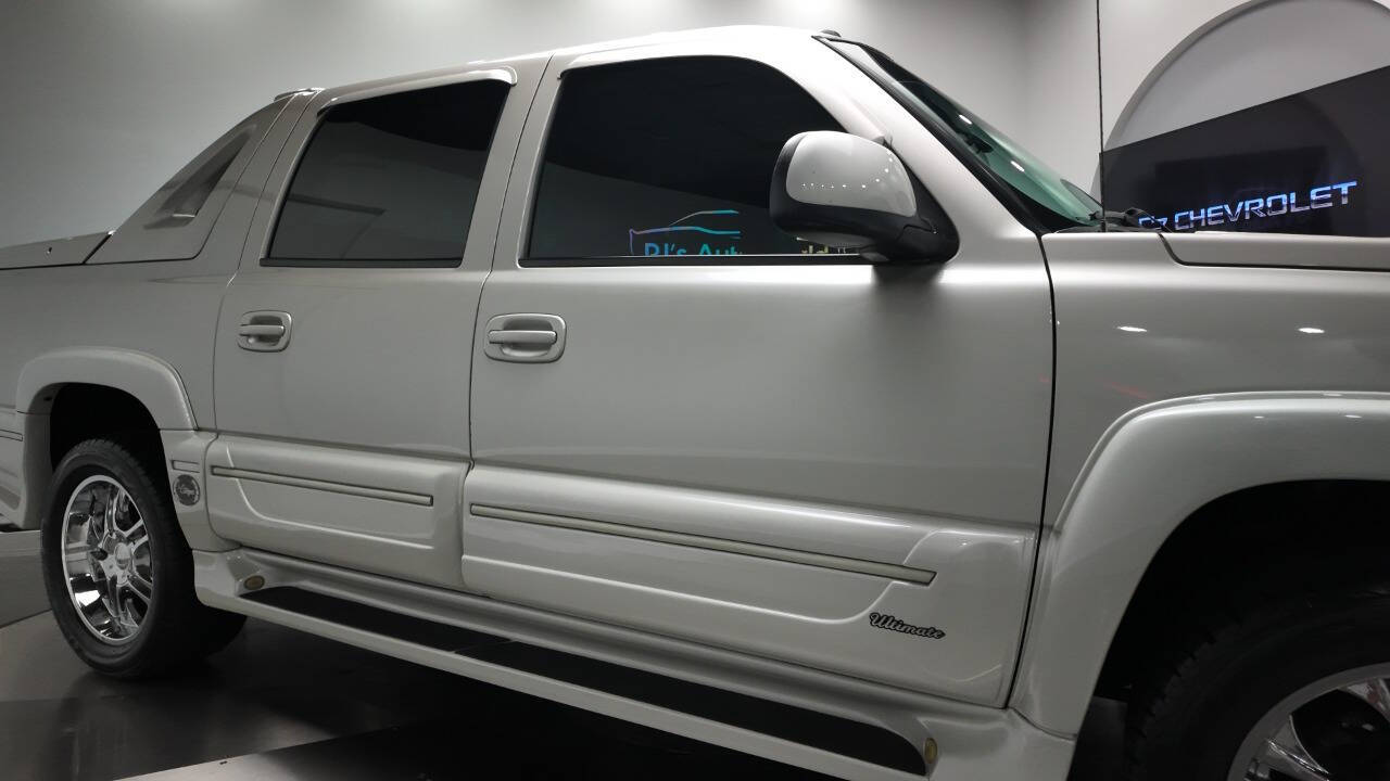 2004 Chevrolet Avalanche 12