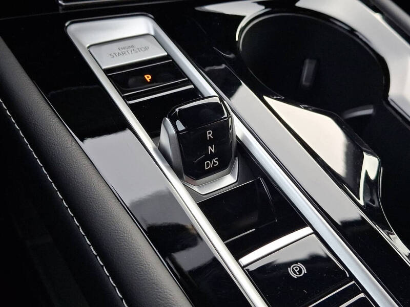 2026 Volkswagen Atlas Cross Sport SEL Premium R-Line 4Motion