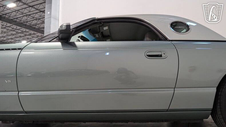2004 Ford Thunderbird
