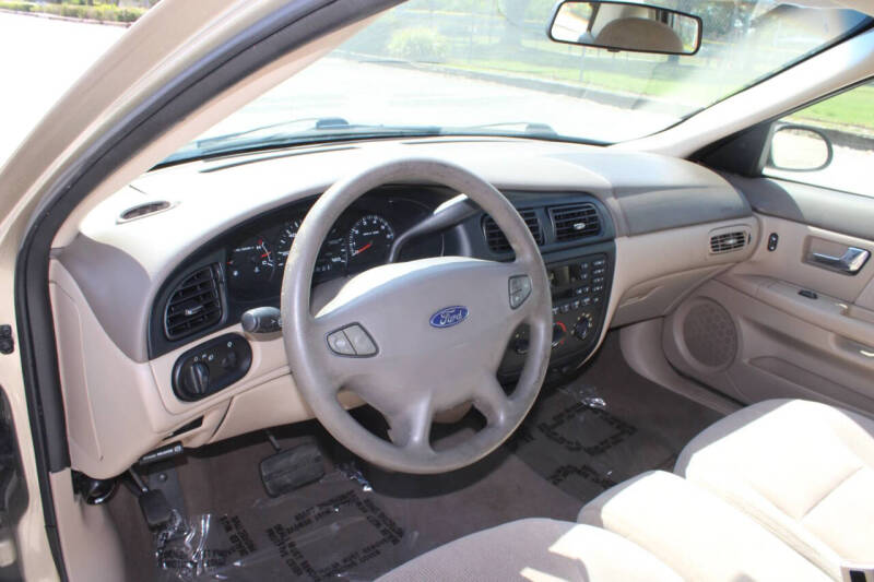 2001 Ford Taurus LX