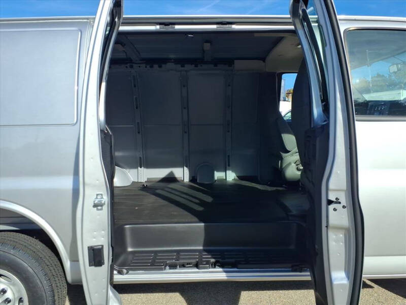 2025 Chevrolet Express 2500