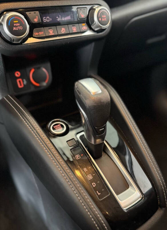 2020 Nissan Kicks SR