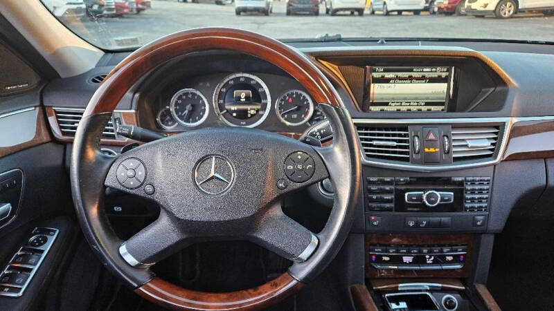 2013 Mercedes-Benz E-Class E350 Luxury photo 16