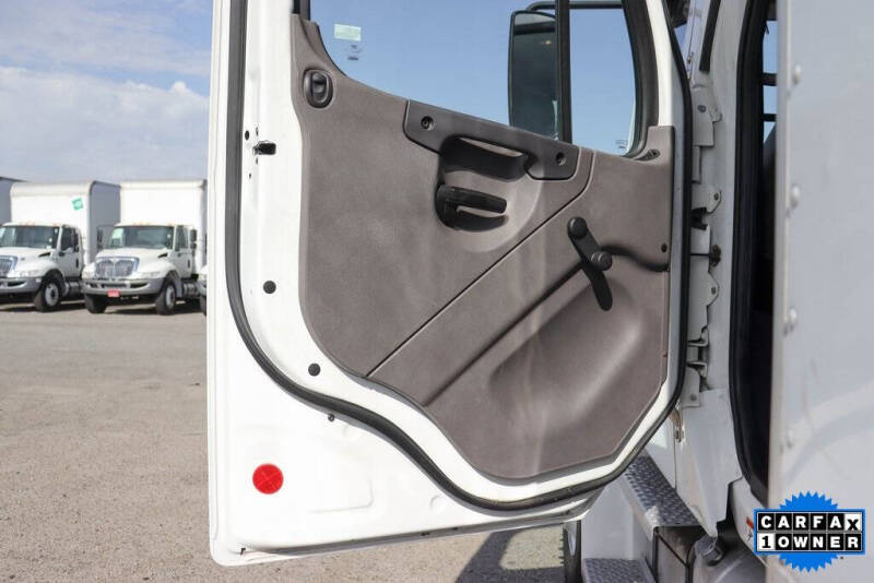 2018 Freightliner M2 106