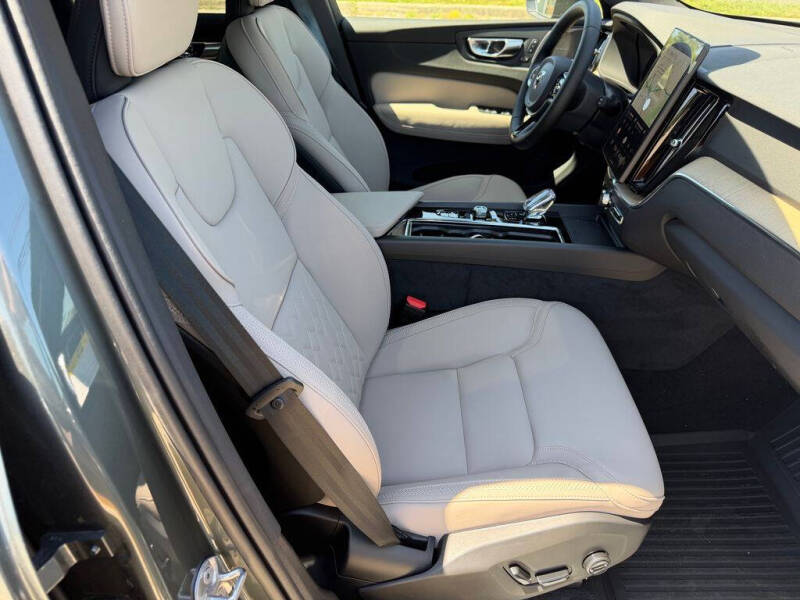 2026 Volvo XC60 T8 Plus