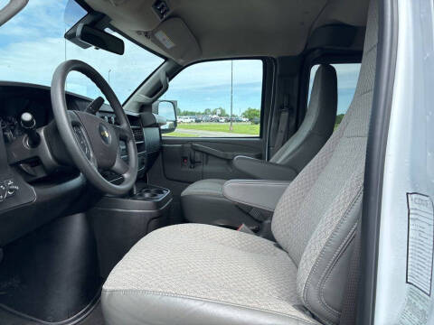 2025 Chevrolet Express LT 3500
