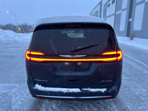 2022 Chrysler Pacifica Hybrid Touring L