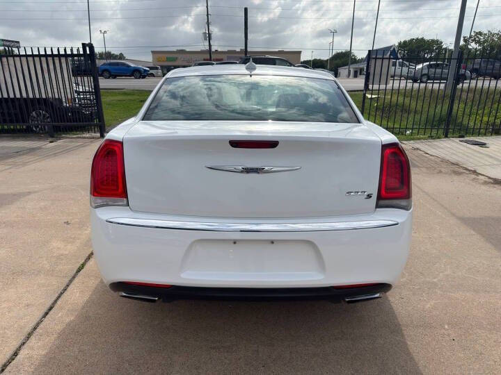 2017 Chrysler 300 S