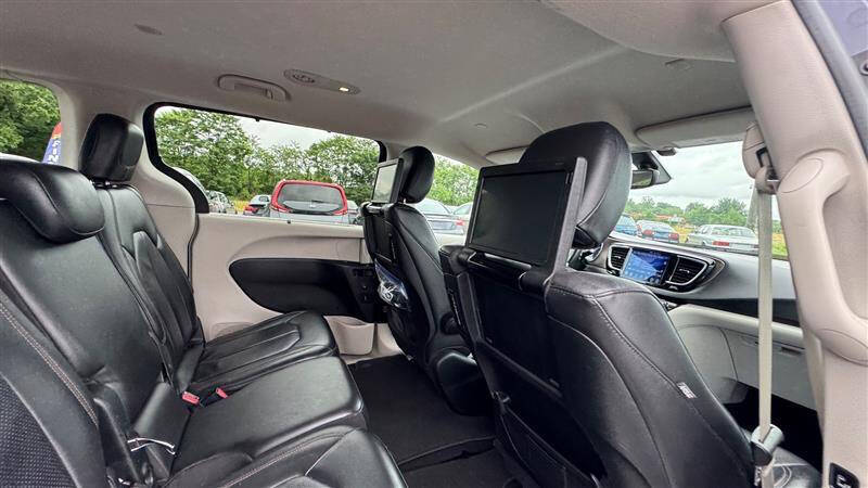 2017 Chrysler Pacifica Touring-L Plus