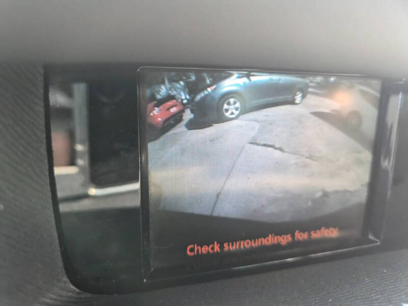 2011 Toyota Sienna SE 8-Passenger