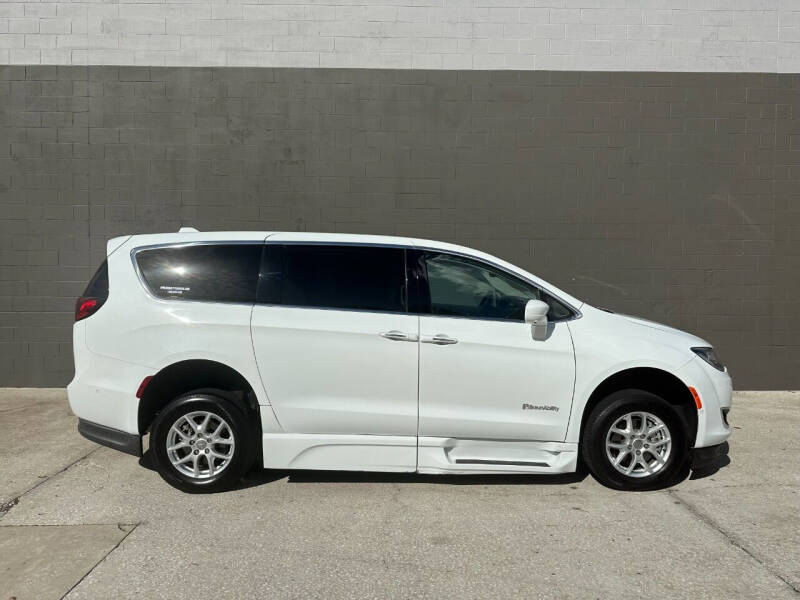 2020 Chrysler Pacifica Touring