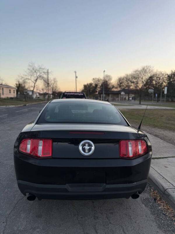 2011 Ford Mustang V6