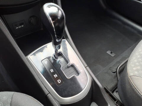 2013 Hyundai Accent SE