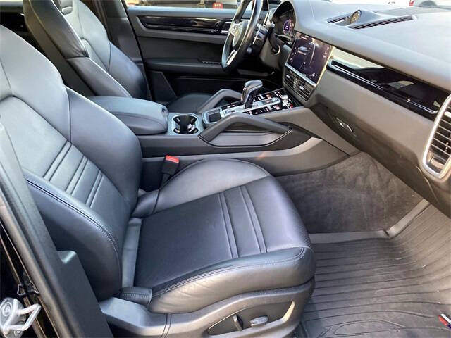 2022 Porsche Cayenne Coupe Platinum Edition