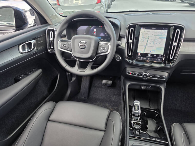 2026 Volvo XC40 B5 Plus