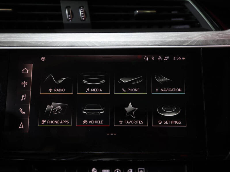 2021 Audi e-tron quattro Premium