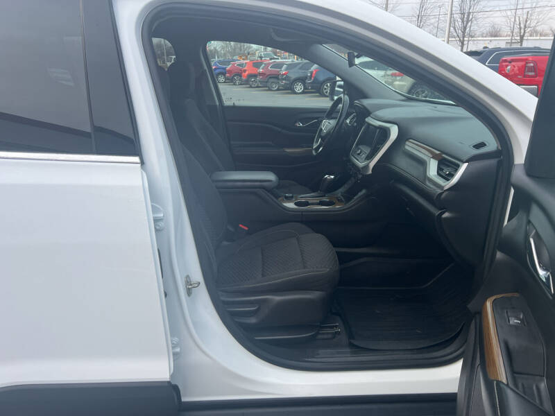 2017 GMC Acadia SLE-2