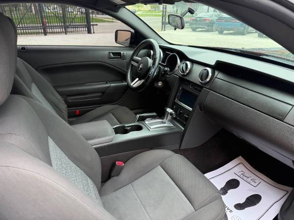 2007 Ford Mustang V6 Deluxe