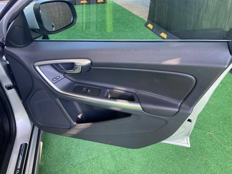 2015 Volvo V60 T5 Platinum