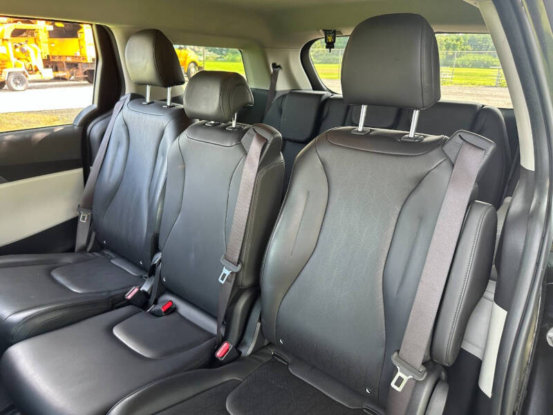 2022 Kia Carnival LX