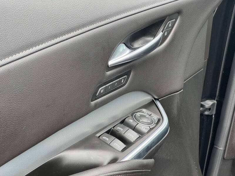 2022 Cadillac XT4 Premium Luxury