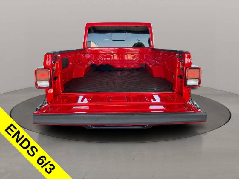 2025 Jeep Gladiator NightHawk