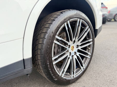 2017 Porsche Cayenne Platinum Edition