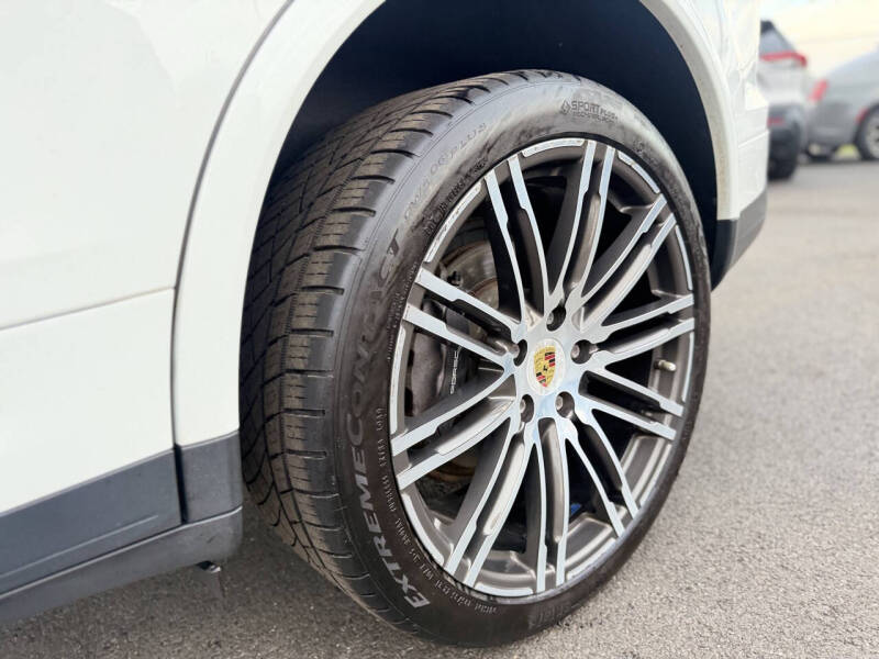 2017 Porsche Cayenne Platinum Edition