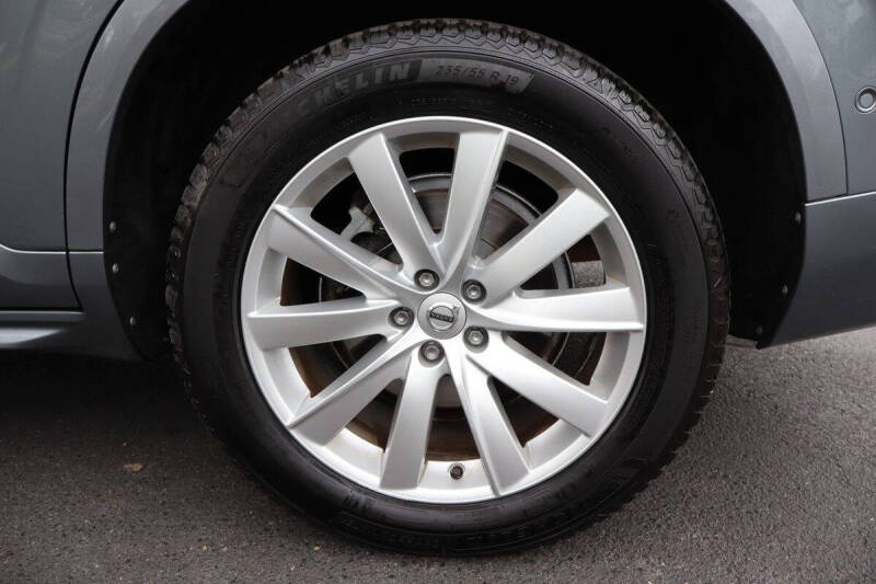 2018 Volvo XC90 T6 Momentum