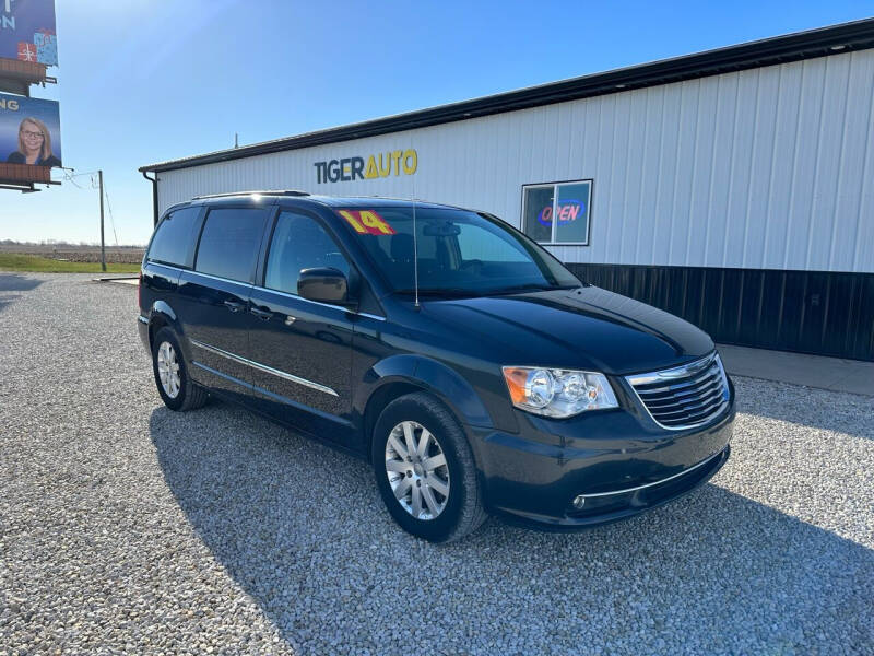 2014 Chrysler Town and Country for sale at Tiger Auto Sales Inc in Danville IA