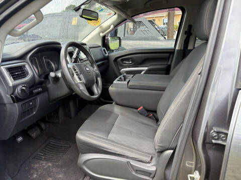 2017 Nissan Titan SV