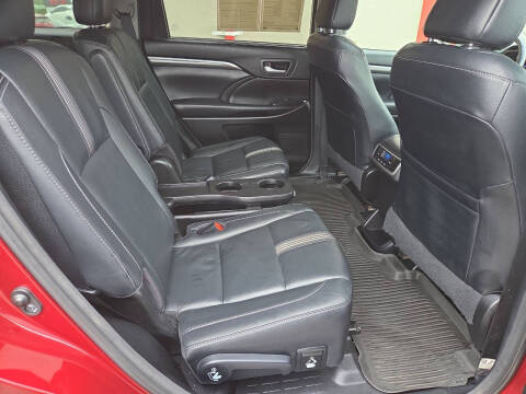 2017 Toyota Highlander SE