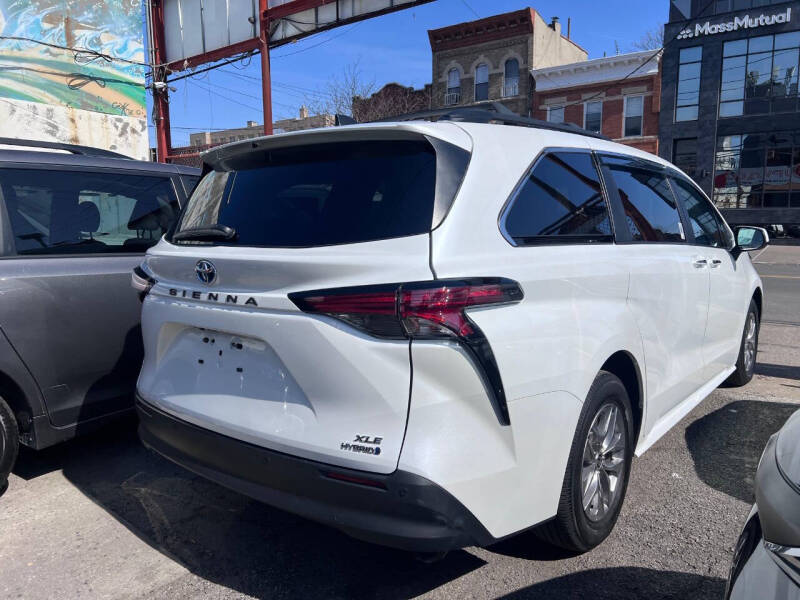 2022 Toyota Sienna XLE 7-Passenger