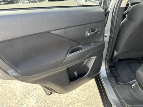 2020 Mitsubishi Outlander ES