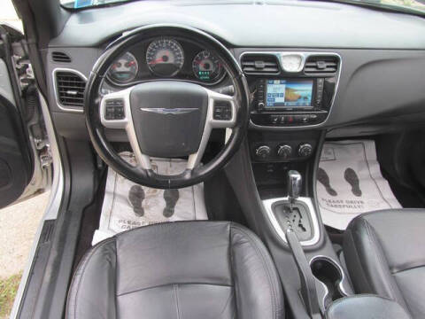 2011 Chrysler 200 Limited