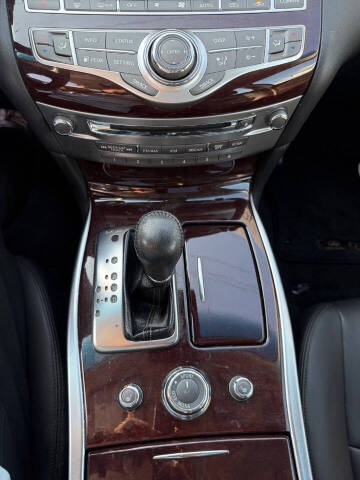 2015 Infiniti Q70 3.7