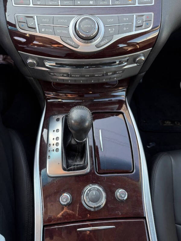 2015 Infiniti Q70 3.7